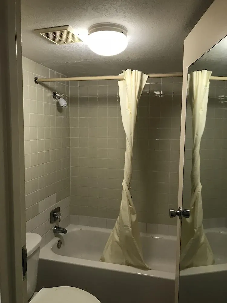 Quality Inn Tampa Lake Magdalene 2*,