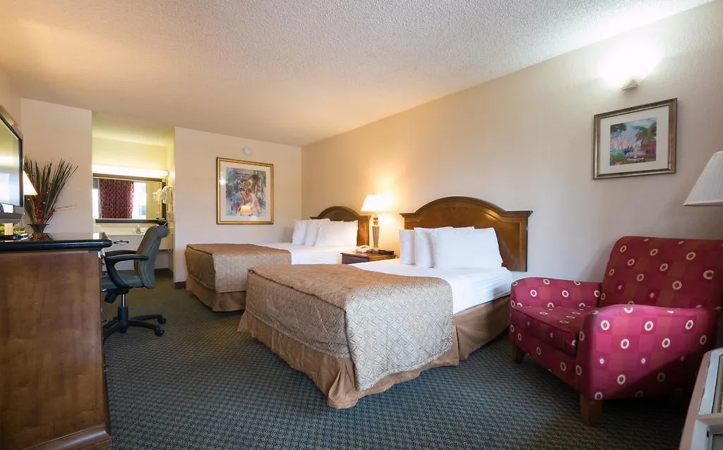 Quality Inn Tampa Lake Magdalene 2*,