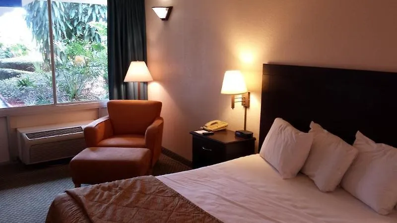 Quality Inn Tampa Lake Magdalene 2*,